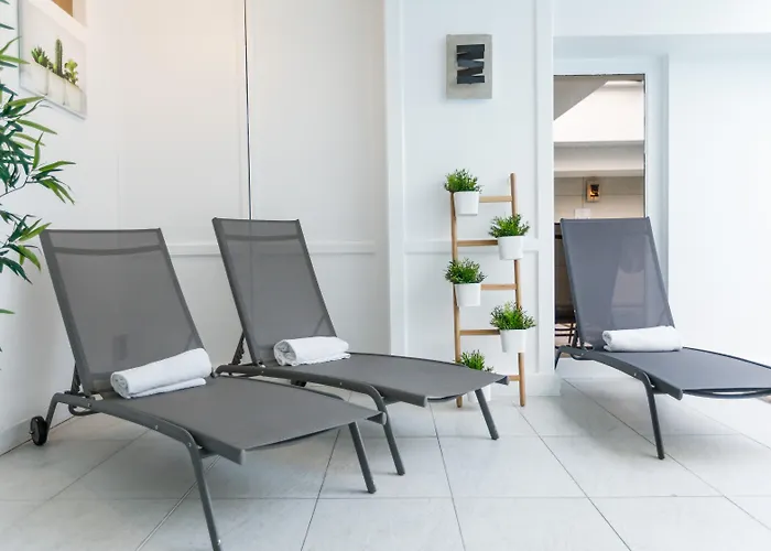 Hotels in Nice France with Pool